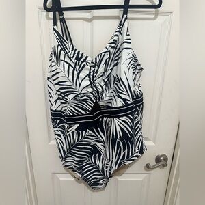 Black and white tropical print one piece swimsuit plus size 28 cacique